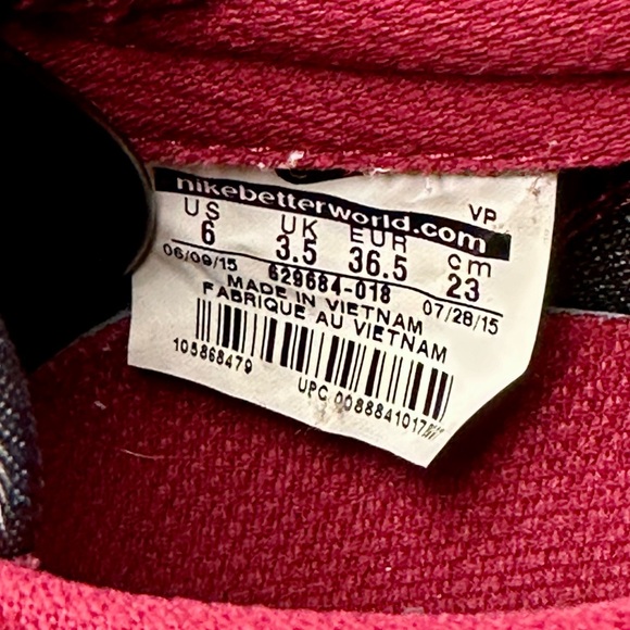 Nike Internationalist Cranberry and Black Sneakers 👟 - Picture 9 of 9